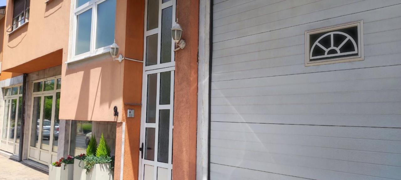 Villa Monera Apartments & Rooms & Free Garage Mostar Esterno foto